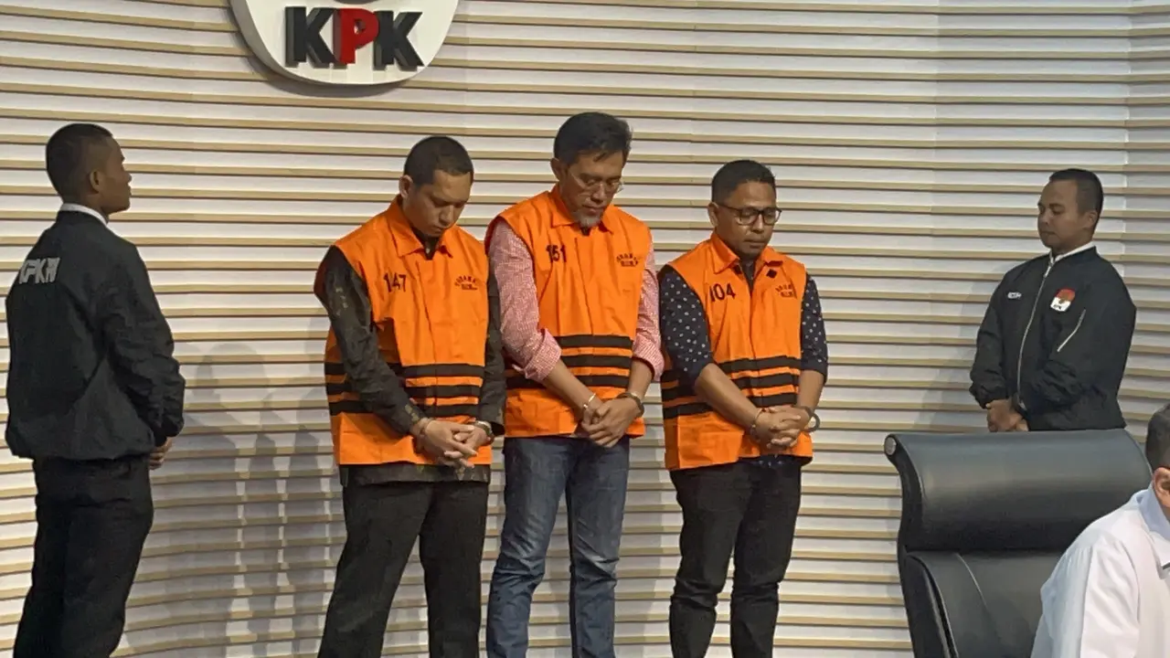 Tiga tersangka baru dalam kasus korupsi proyek pembangunan Rumah Sakit Umum Daerah (RSUD) di Kabupaten Kolaka Timur atau Koltim, yang bermula dari kegiatan operasi tangkap tangan(OTT) pada Agustus 2025. (Liputan6/M Radityo Priyasmoro)