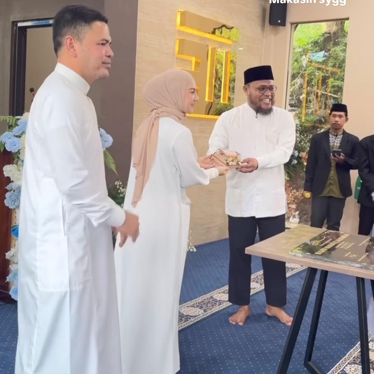 Akhirnya Rampung, 5 Potret Masjid Irish Bella Mahar dari Haldy Sabri - Namanya Masjid Mahar Al Mahabbah