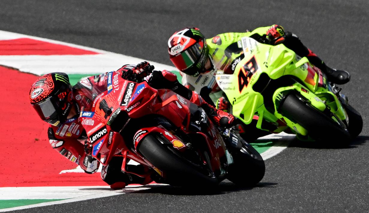 Francesco Bagnaia menyudahi sesi Practice MotoGP Italia 2024 dengan catatan waktu satu menit 44.938 detik. (Marco BERTORELLO/AFP)