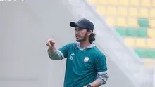 Pelatih Ade Suhendra mengaku belum mengetahui kelanjutan masa depannya bersama Adhyaksa FC. (Bola.com/Nandang Permana)