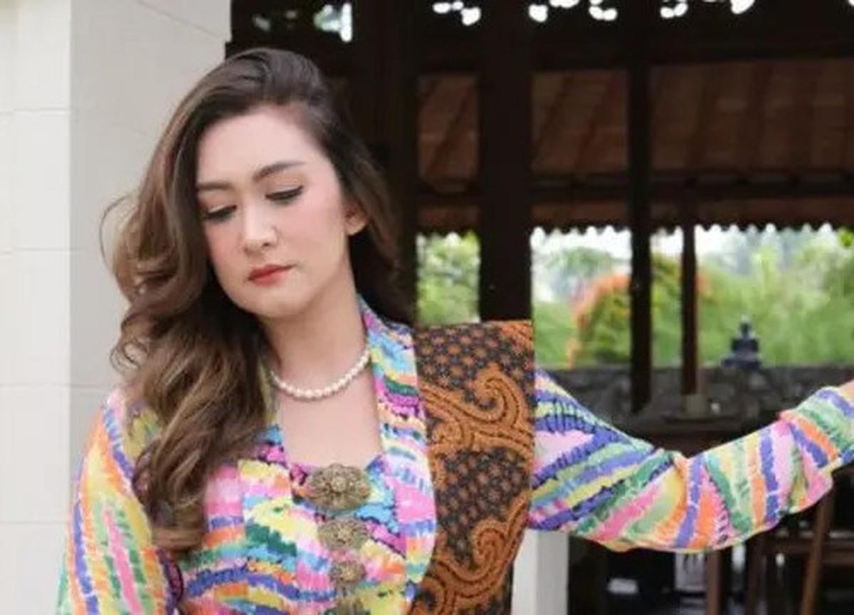5 Rutinitas Skincare Malam Nafa Urbach Ini Bikin Wajah Kencang di Usia 40-an, Tanpa Operasi Plastik