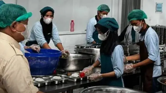 Kasus keracunan dalam program Makan Bergizi Gratis (MBG) terus berulang, bahkan Bandung Barat menetapkan KLB setelah ratusan anak terdampak. Epidemiolog Griffith University, Dicky Budiman menyebut hal ini sebagai sinyal kegagalan sistem dan lemahnya ...