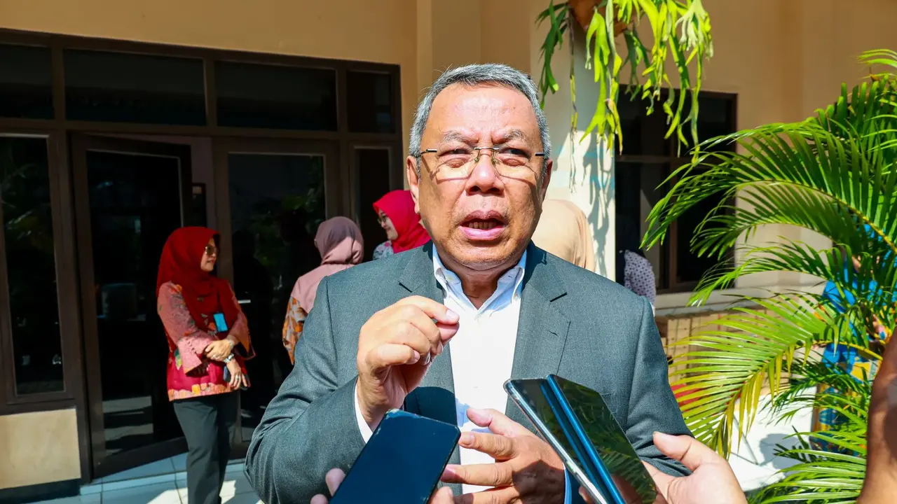 Wali Kota Tangerang Selatan, Benyamin Davnie melakukan pemantauan akan dilakukan secara menyeluruh, mulai dari hulu di lapak pedagang hingga hilir terkait manajemen limbah kurban. (Istimewa)