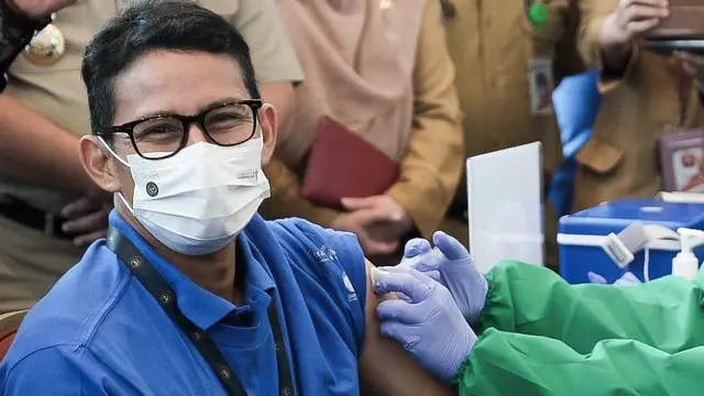 Menparekraf Sandiaga Uno Jalani Vaksinasi Covid-19 Pertama Setelah 6 Bulan Jadi Penyintas