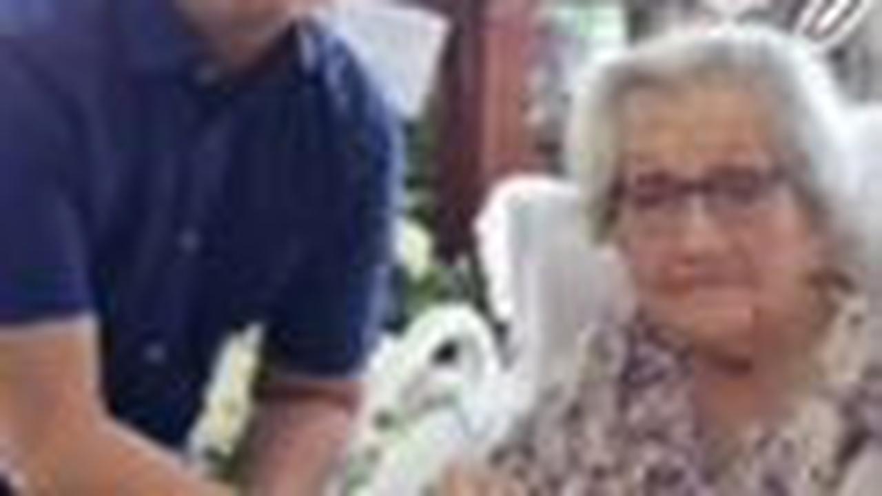 "Selamat Ulang Tahun ke 99, Eyang Meri Hoegeng. Saya dan @thiasonta2002 selalu mendoakan eyang panjang umur, sehat dan selalu dalam lindungan Allah SWT. Aamiin yra," tutup Ahrie Sonta dalam keterangan unggahan video miliknya.