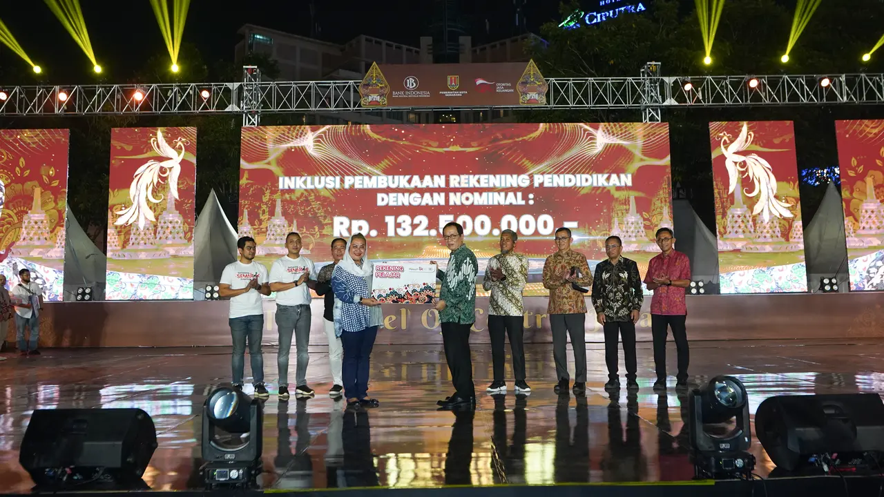OJK bersama Bank Indonesia menggelar acara “The Jewel of Central Java” sebagai Puncak Kegiatan Bulan Inklusi Keuangan (BIK) dan Safari Rupiah Jawa Tengah 2023 di Lapangan Pancasila Simpang Lima, Semarang