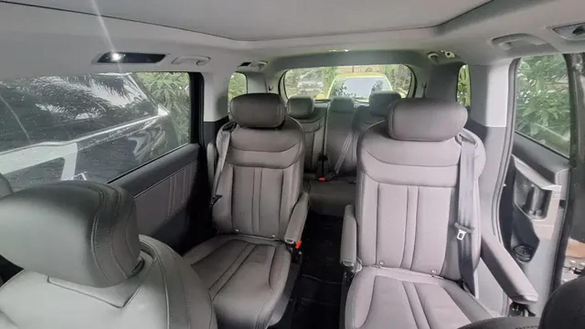 Merasakan Kenyamanan Kursi Penumpang MPV Listrik Mewah Maxus Mifa 7 (Arief A/Liputan6.com)
