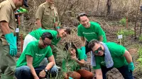 Barasuara Sedih Hutan Ijen Terbakar, Semangat Lakukan Aksi Tanam Pohon