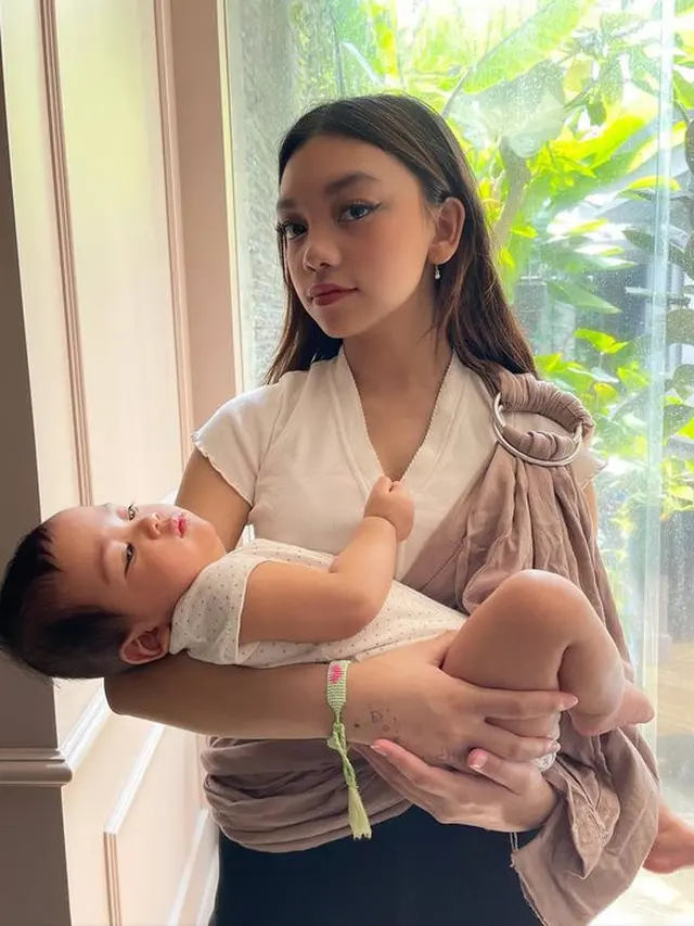 Naura dan Nakeya (Instagram @riafinola)