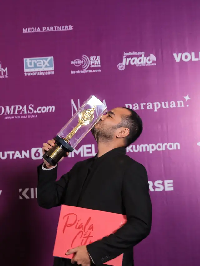 [Fimela] Marthino Lio menang Piala Citra FFI 2022