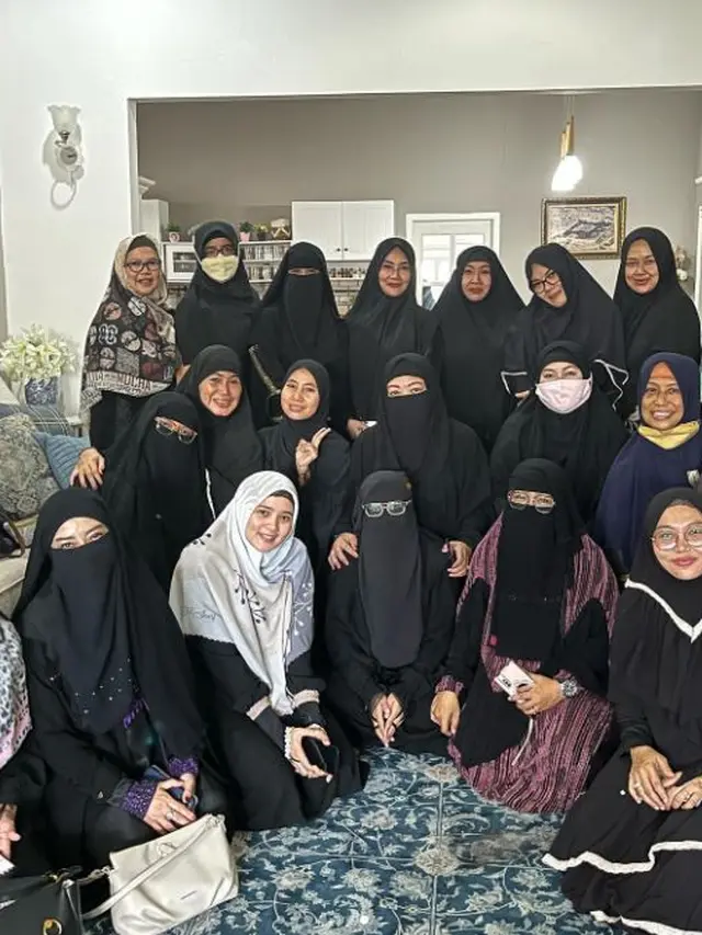 Reza Artamevia Tampil Syar'i