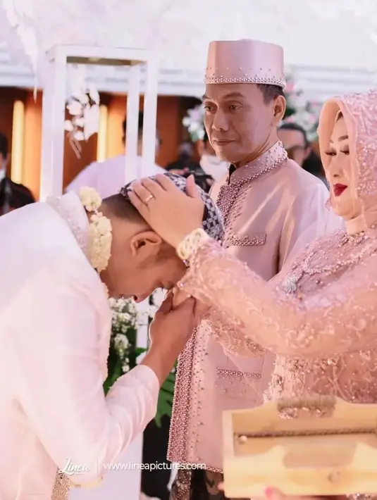 <p>[Instagram/kiki_thepotters]</p>