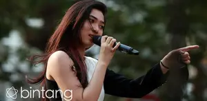 Isyana Sarasvati selalu anggun dan cantik setiap penampilannya, sekarang waktu Isyana akan mengungkapkan kecantikan versi Isyana.