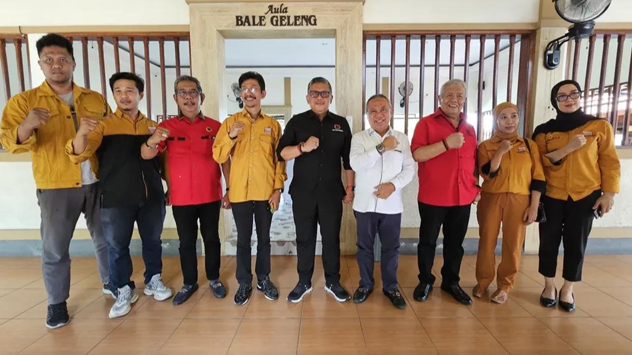 Hasto memotivasi para pimpinan partai politik tersebut untuk tidak terlalu memikirkan dinamika politik di tingkat pusat.<br>