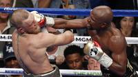 Floyd Mayweather Jr menang TKO atas Conor McGregor pada pertarungan T-Mobile Arena, Las Vegas, Sabtu (26/8/2017) atau Minggu (27/8/2017) WIB. (AP Photo/Eric Jamison)