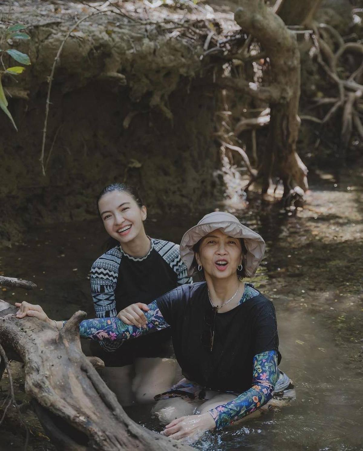 Berfoto Bersama Sang Ibu