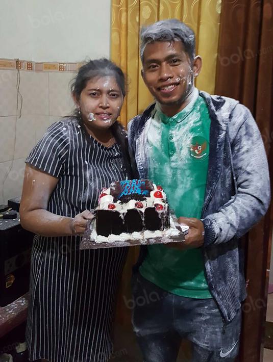 Andik Vermansah baru saja pulang dari Filipina, usai membela Timnas Indonesia pada ajang Piala AFF 2016. Mantan pemain Persebaya ini menjadi pencetak gol pada laga penentu antara Timnas Indonesia melawan Singapura. (Dokumen Pribadi)