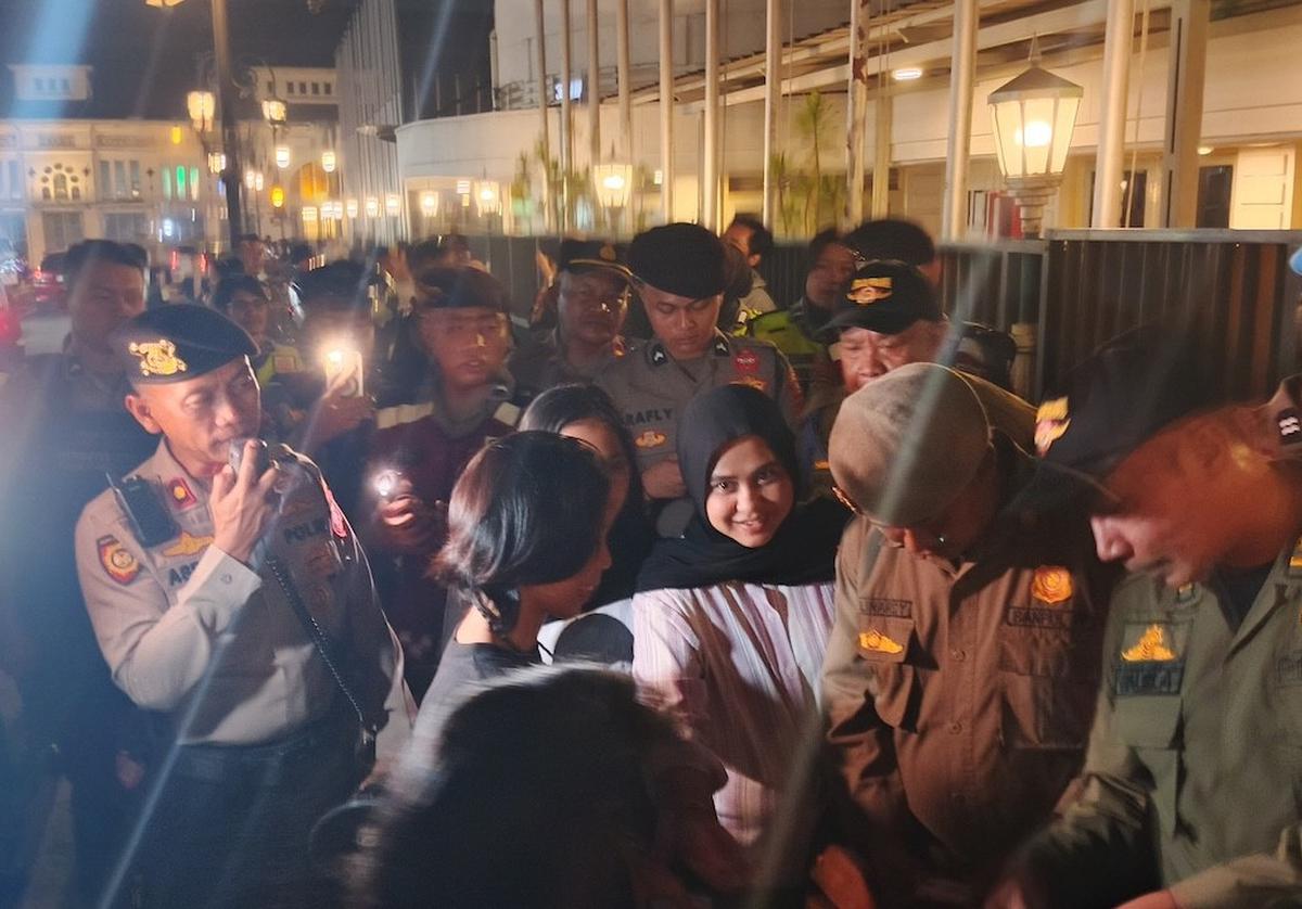 Sosialisasi Jam Malam di Bandung