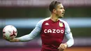 Pemain Aston Villa, Jack Grealish, saat melawan Sheffield United pada laga Liga Inggris di Stadion Villa Park, Senin (21/9/2020). Aston Villa menang dengan skor 1-0. (Julian Finney/Pool via AP)