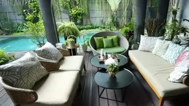 Rossa memperlihatkan kediamannya (YouTube/Taulany TV)