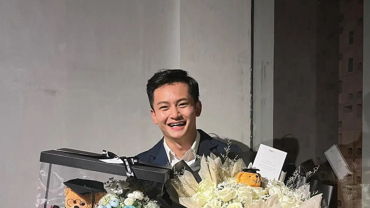 Randy Martin merayakan kelulusannya. (Foto: Instagram/randymartinnn)