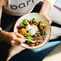 ilustrasi cara mengatasi kolesterol/Clark Douglas/unsplash