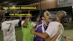 Berita video laga seru para eks Timnas Indonesia melawan Tim Selebritas yang meriahkan Bintang Bola Anniversary di hanggar Pancoran, Jakarta Selatan, Sabtu (29/4/2017). Pertandingan berlangsung dengan seru sekaligus menyenangkan.
