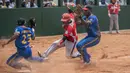 M. Rizki dari DKI Jakarta sliding di home base pada pertandingan kedua babak penyisihan softball putra PON XX Papua antara DKI Jakarta vs Papua Barat di Lapangan Softball Uncen, Kota Jayapura, Rabu (22/09/2021). (Foto : PB PON XX PAPUA/Robertus Pudyanto)