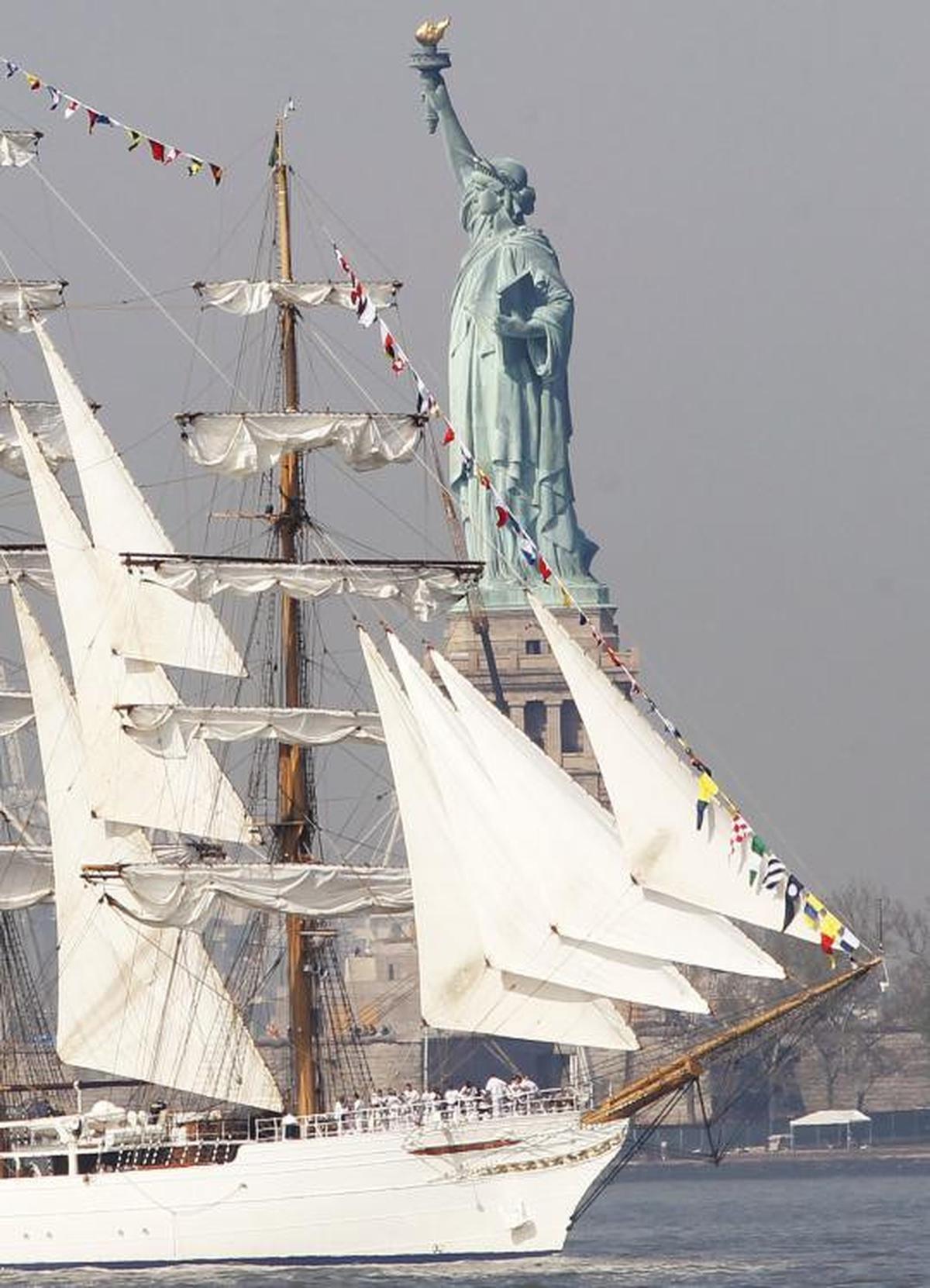 KRI Dewaruci ikut parade kapal perang di New York