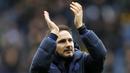 Pelatih Chelsea, Frank Lampard, merayakan kemenangan atas Tottenham Hotspur pada laga Premier League di Stadion Stamford Bridge, Sabtu (22/2/2020). Chelsea menang 2-1 atas Tottenham Hotspur. (AP/Kirsty Wigglesworth)
