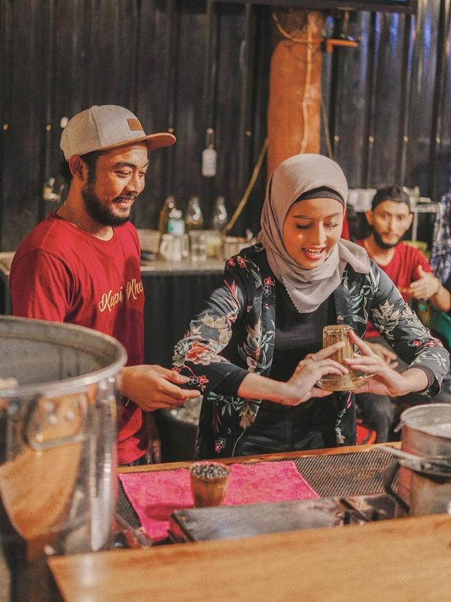 Pesona Awkarin Berhijab Saat Liburan di Aceh (sumber: instagram/@awkarin)
