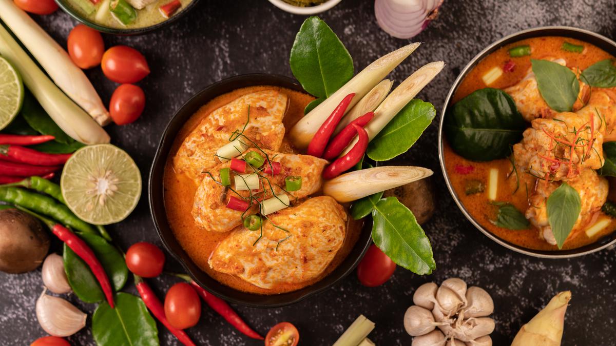 Pedasnya Bikin Ketagihan, Tapi Amankah untuk Tubuh? Inilah Pro Kontra Makan Makanan Pedas