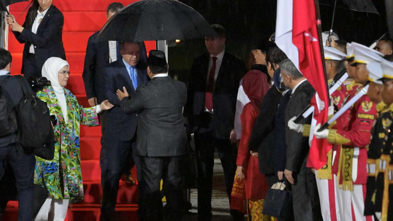 Prabowo sambut kedatangan Erdogan di Lanud Halim Perdanakusuma