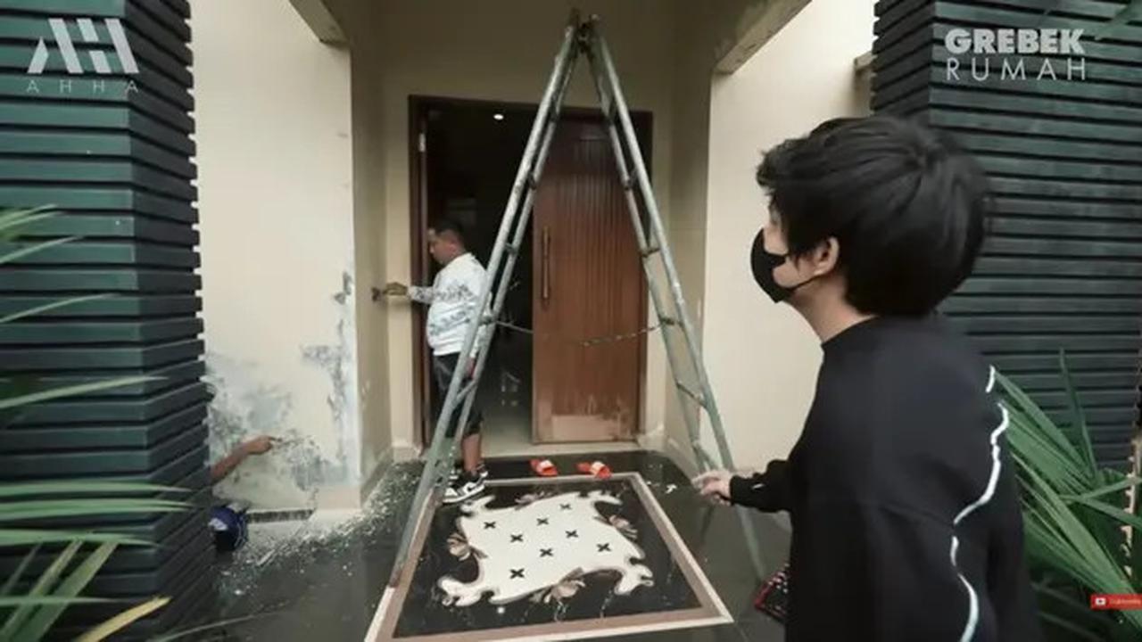 7 Potret Teras Depan Rumah Narji yang Elegan dan Hangat