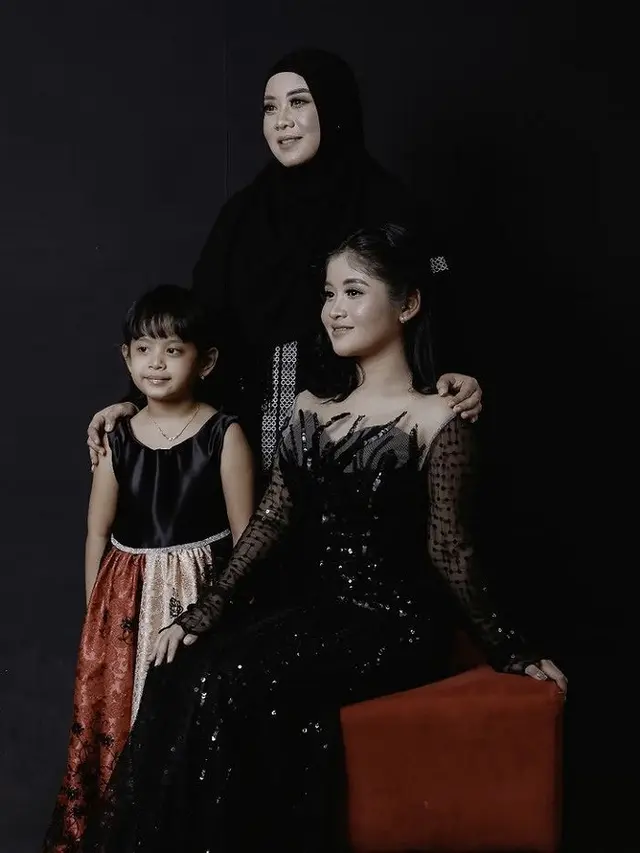 Cerai dari Doddy Soedrajat, Ini 6 Momen Puput dan Chika Pemotretan Bareng
