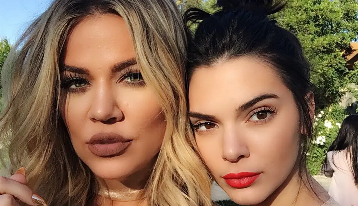 "Kris memperhatikan berita itu dan membuatnya bertanya mengapa anak-anak mereka memilih pria yang tak bisa setia," ujar sumber. (instagram/khloekardashian)