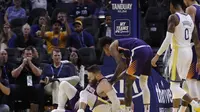 Stephen Curry cedera saat melawan Suns di lanjutan NBA (AP)