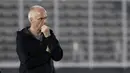 Pelatih Filipina, Sven-Goran Eriksson, mengamati anak asuhnya saat latihan di Stadion Madya Senayan, Jakarta, Selasa (22/11). Latihan ini persiapan jelang laga Piala AFF 2018 melawan Indonesia. (Bola.com/Yoppy Renato)