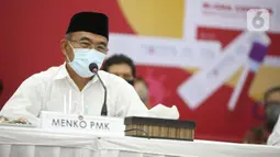 Menteri Koordinator Bidang Pembangunan Manusia dan Kebudayaan Muhadjir Effendy memberikan keterangan saat mengikuti Rapid Tes menggunakan alat produksi dalam negeri di Kantor Kemenko PMK, Jakarta, Kamis (9/7/2020). (Liputan6.com/Faizal Fanani)