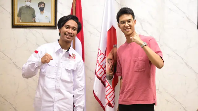 Putra dari Ganjar Pranowo, Muhammad Zinedine Alam Ganjar  menyambangi kantor Ganjar Muda Indonesia (GMI) di kawasan Fatmawati, Jakarta Selatan, Jumat.