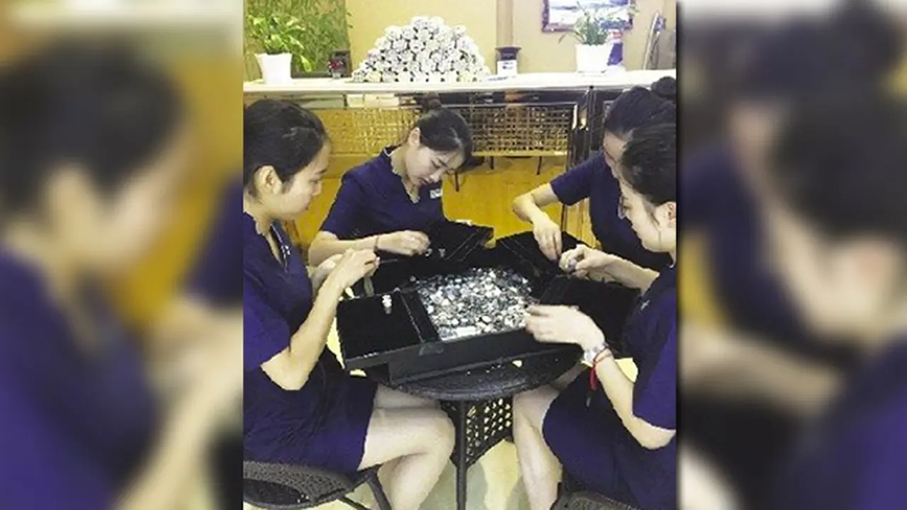 Pria Ini Mengumpulkan 150 Kg Koin untuk Melamar Kekasihnya