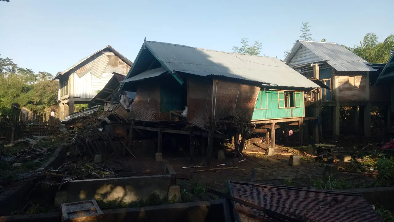 Rumah warga di Sumbawa rusak diterjang banjir bandang
