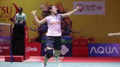 Ganda campuran Indonesia, Lisa Ayu Kusumawati, melakukan selebrasi setelah menaklukkan wakil Inggris, Inggris, Gregory Mairs/Jenny Mairs pada babak 16 besar Indonesia Masters 2025 di Istora Senayan, Jakarta, Kamis (23/1/2025). (Bola.com/M Iqbal Ichsan)