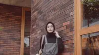 Kembali Tren! Ini 7 Ide OOTD Hijab dengan Baju Kodok Rok yang Manis dan Stylish