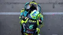 Hal tersebut dilakukan saat Valentino Rossi saat akan melakukan babak kualifikasi MotoGP Valencia. (AFP/Jose Jordan)