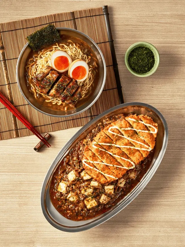 Mapo Tofu Curry Rice dan Grilled Chicken Curry Noodle