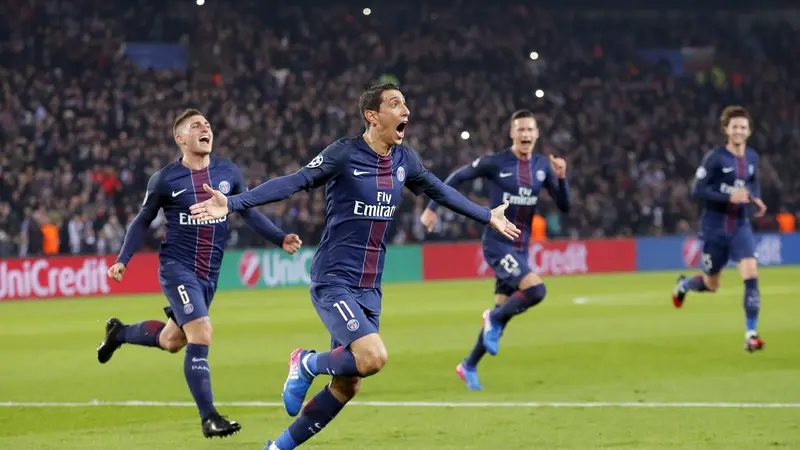 Winger Paris Saint-Germain Angel Di Maria (dua dari kiri) merayakan gol pertamanya ke gawang Barcelona pada laga Liga Champions di Parc des Princes, Rabu (15/2/2017), dinihari WIB. 