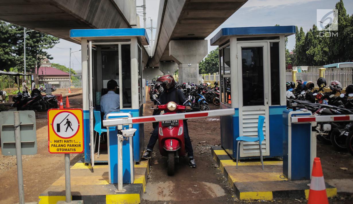 Foto Mulai Beroperasi Park And Ride Lebak Bulus Dipenuhi