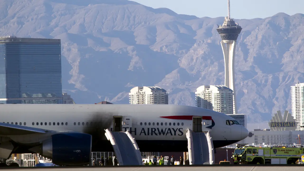 Detik-detik Pesawat British Airways Terbakar di Bandara