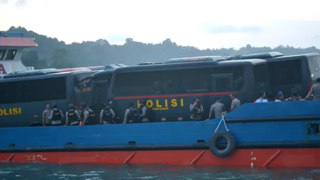 Pemindahan napi terorisme dari Mako Brimob ke Lapas Nusakambangan. (Foto: Liputan6.com/Muhamad Ridlo).
